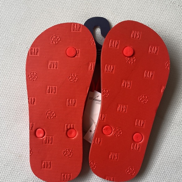 GAP kids flip flop. Size 3/4 - Picture 2 of 3